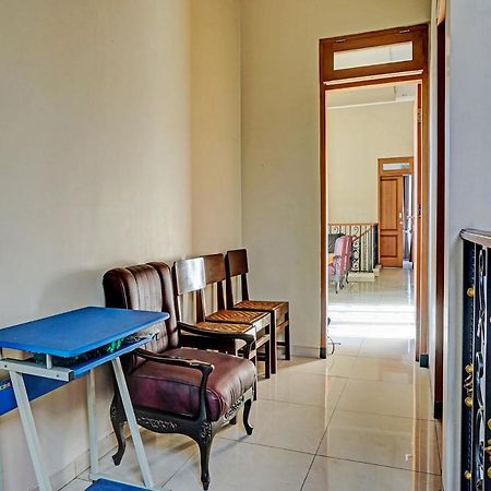 Spot On 91530 Sumpil Syariah Hotel Malang Exterior photo