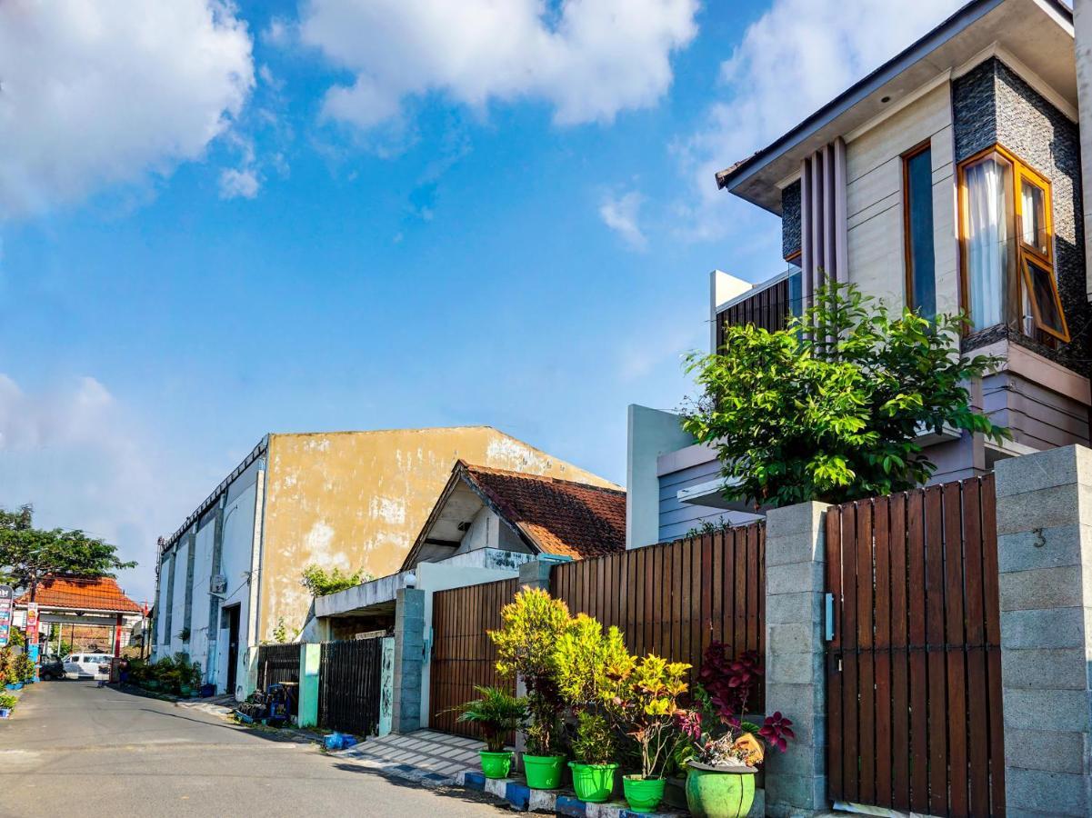 Spot On 91530 Sumpil Syariah Hotel Malang Exterior photo