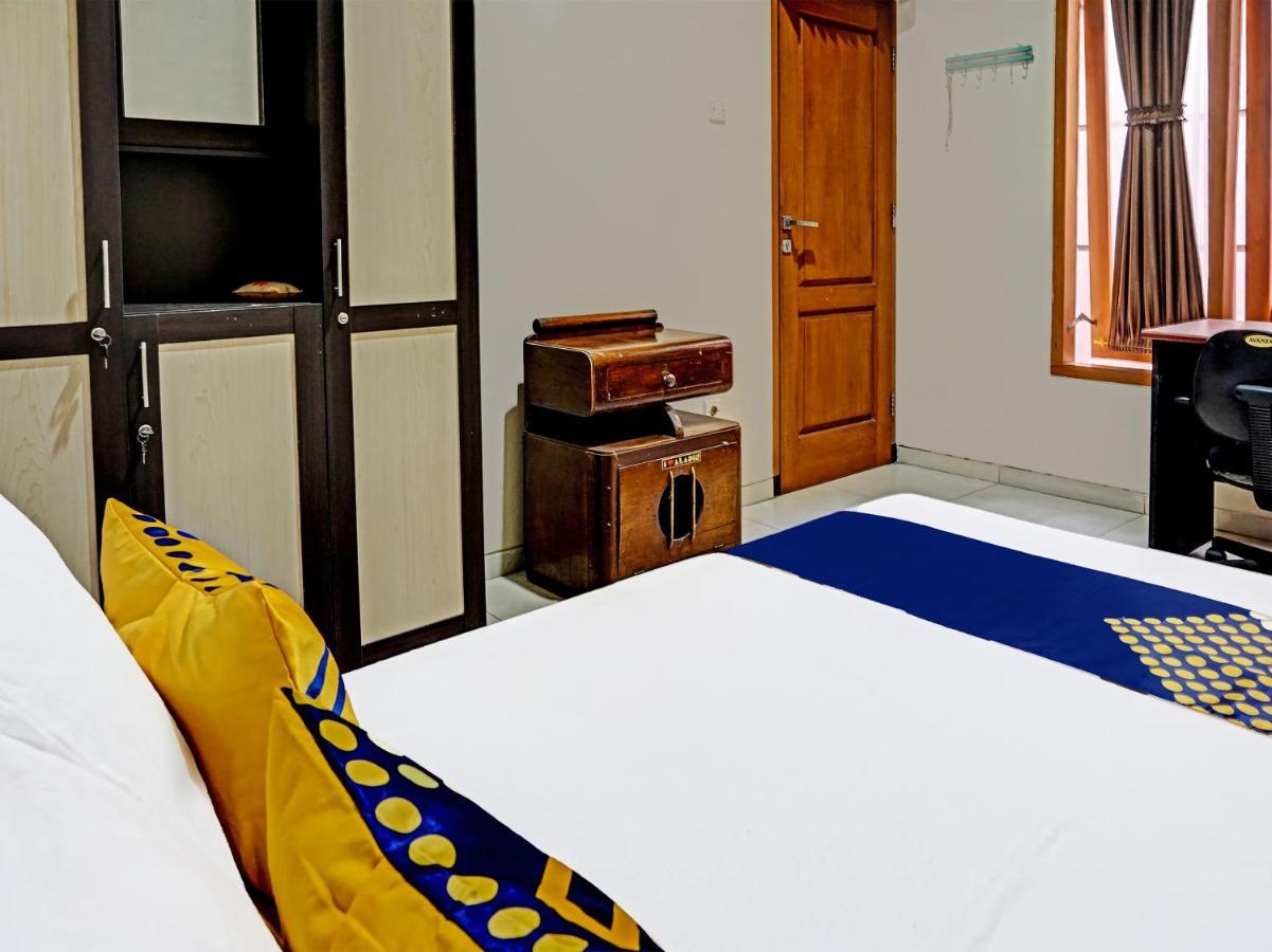 Spot On 91530 Sumpil Syariah Hotel Malang Exterior photo